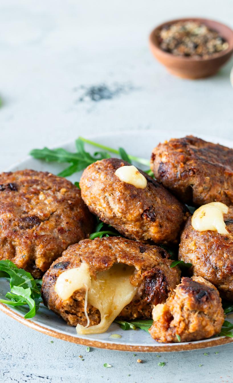 Saftige Frikadellen gefüllt mit Mozzarella