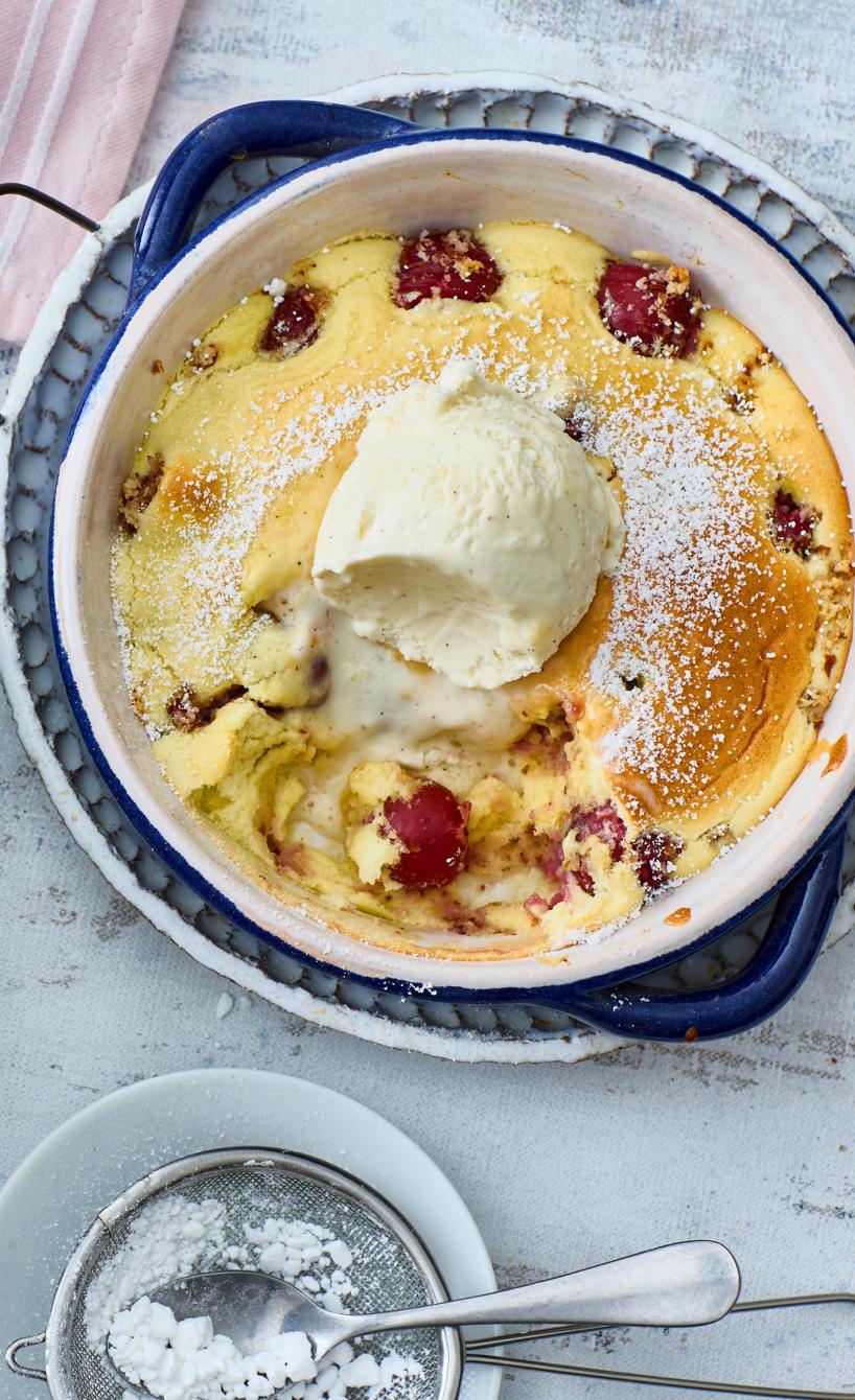 Kirschen-Clafoutis mit Vanilleeis