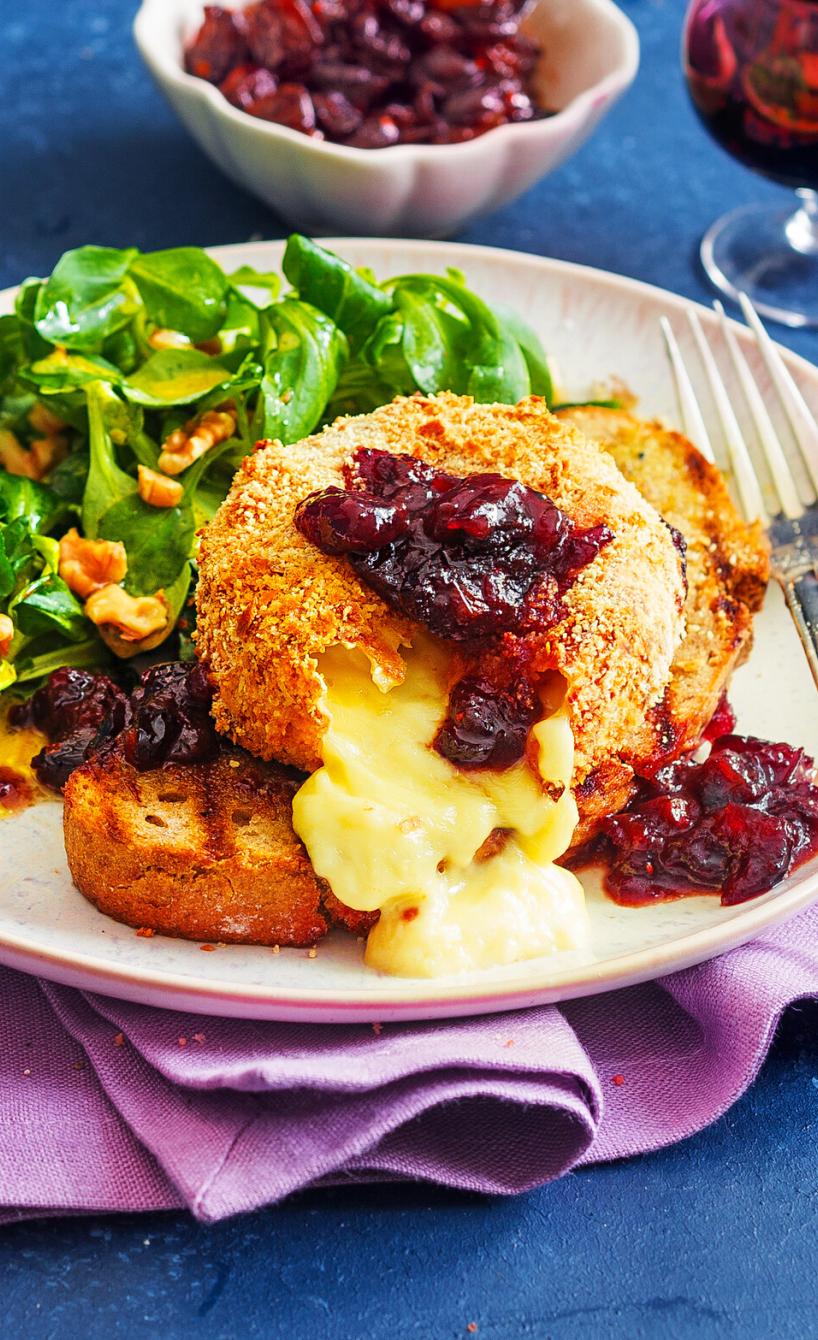 Gebackener Camembert mit Cranberry-Chutney und Feldsalat