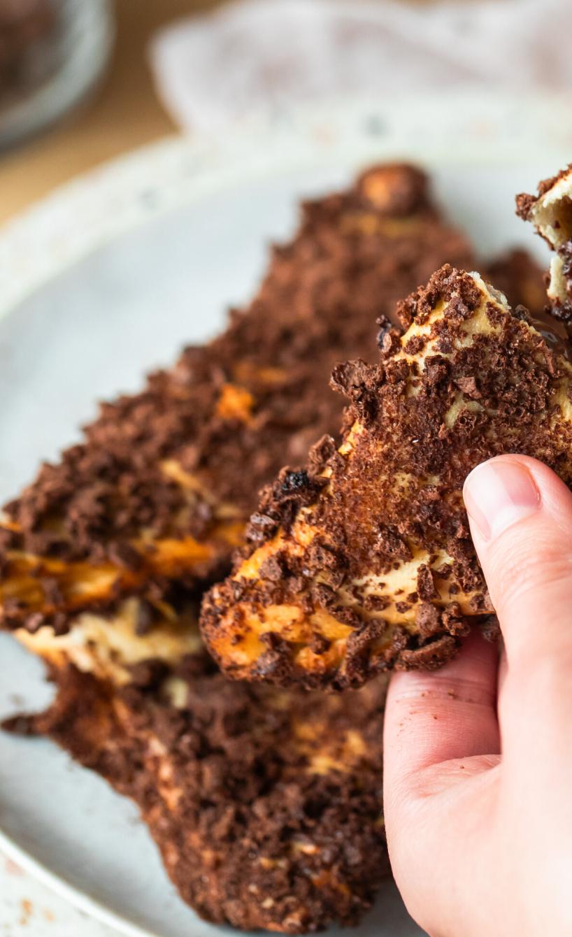 Knuspriger Toast mit Bananen und Schokoaufstrich