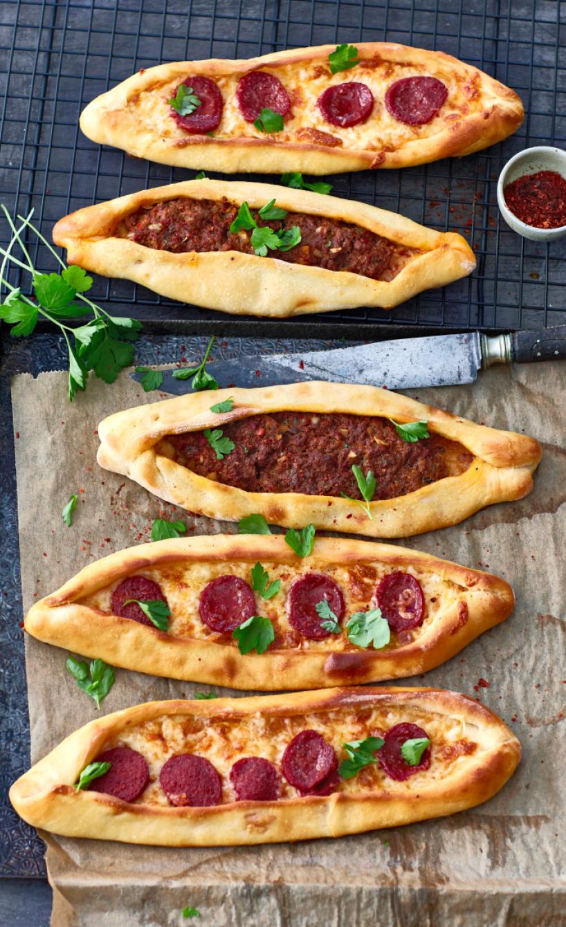 Pizza-Pide Salami & Bolognese