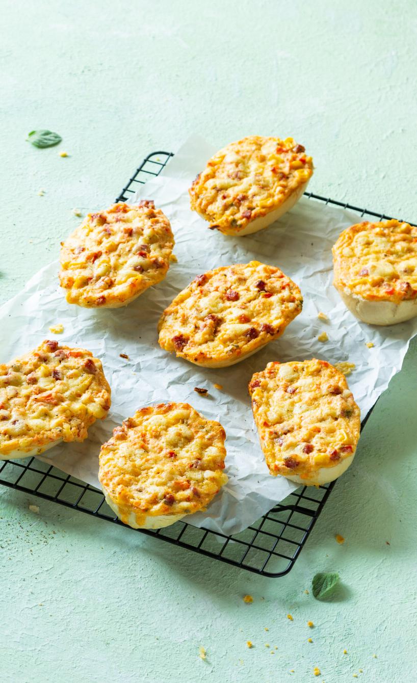 Pizzabrötchen mit Salami