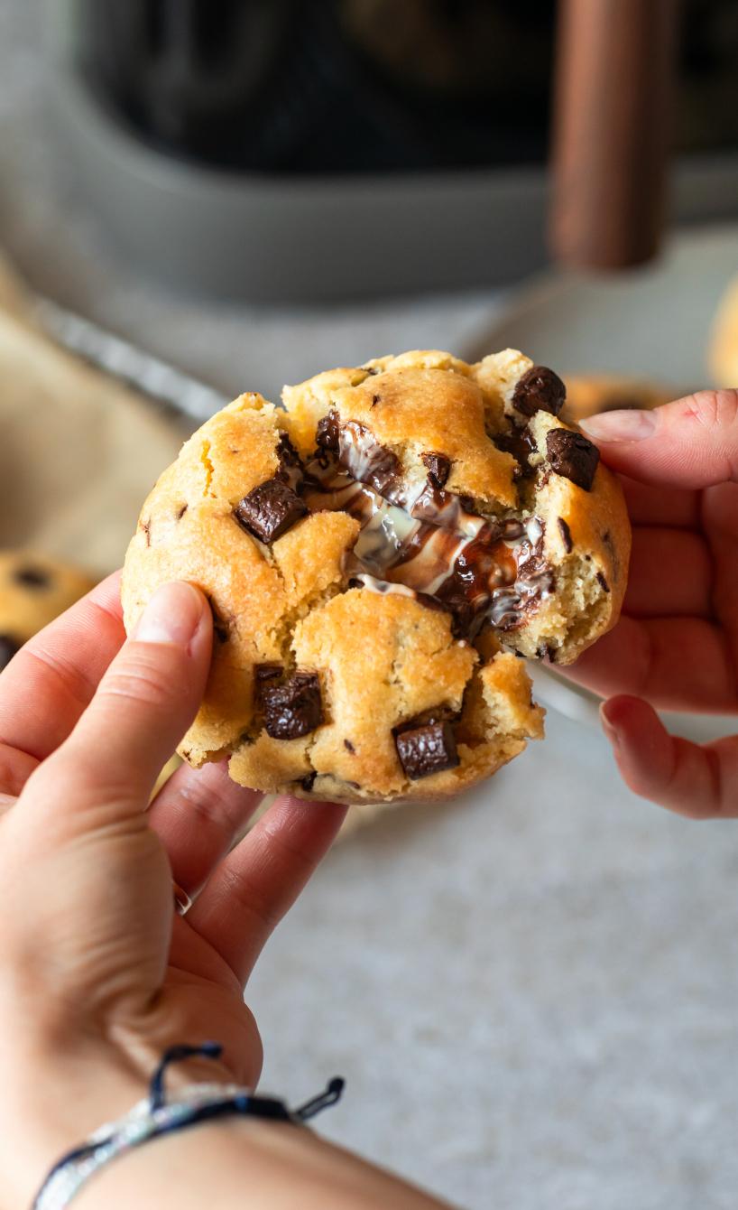 Creme-Egg-Cookies mit Schokobon-Füllung