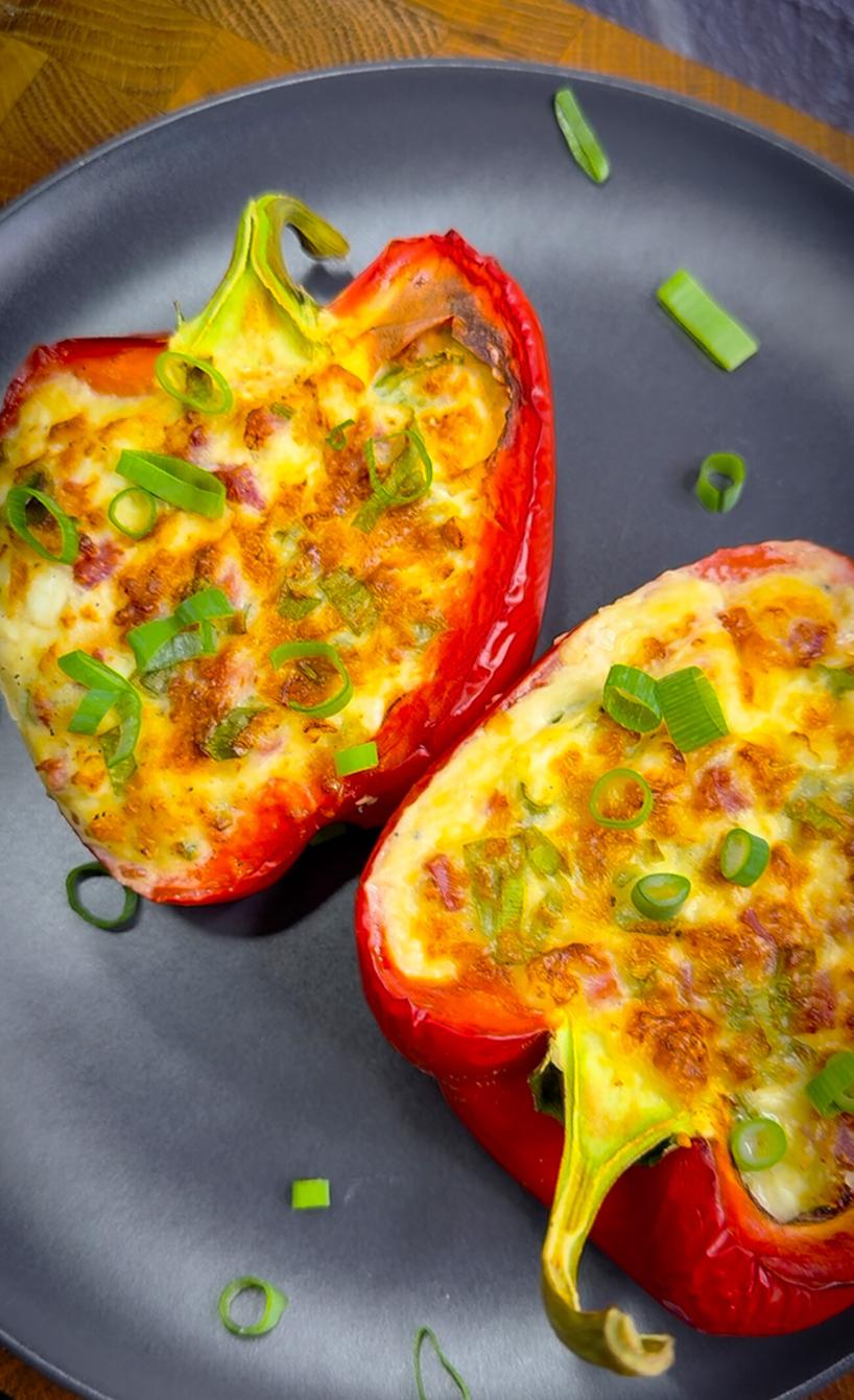 Gefüllte Hüttenkäse-Paprika