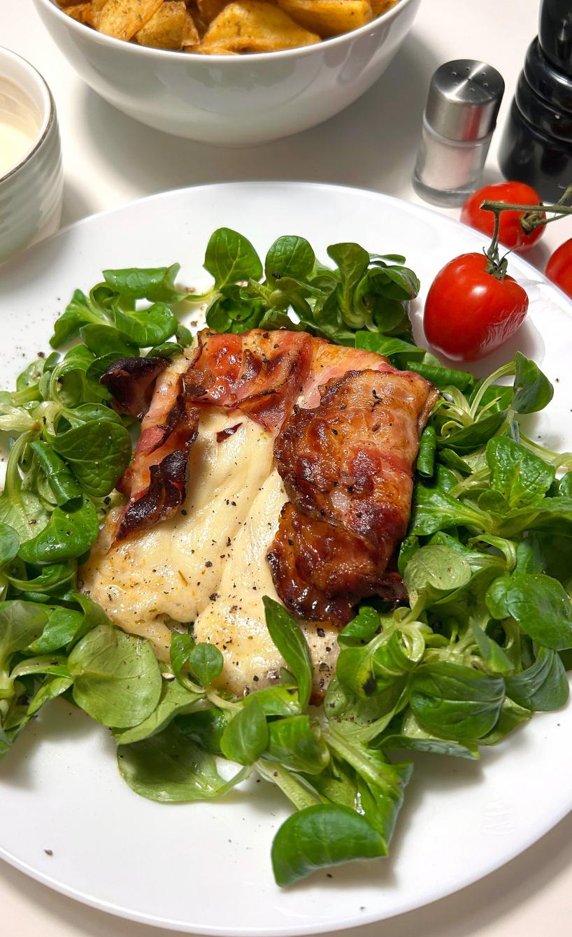 Tomate-Mozzarella im Bacon-Mantel