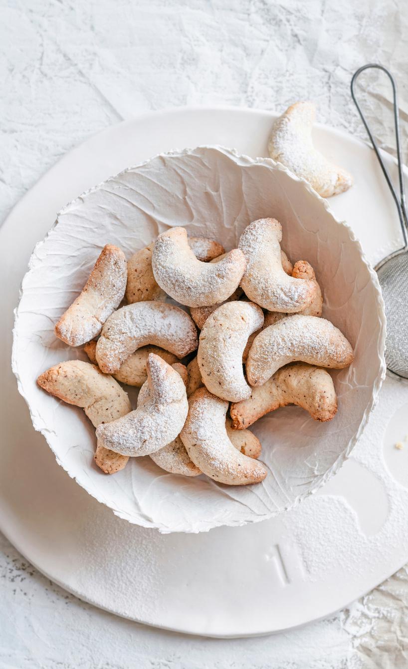 Haselnuss-Vanillekipferl