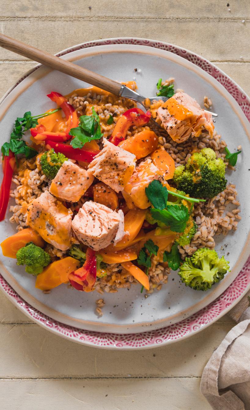 Lachs mit Dinkel und Gemüse