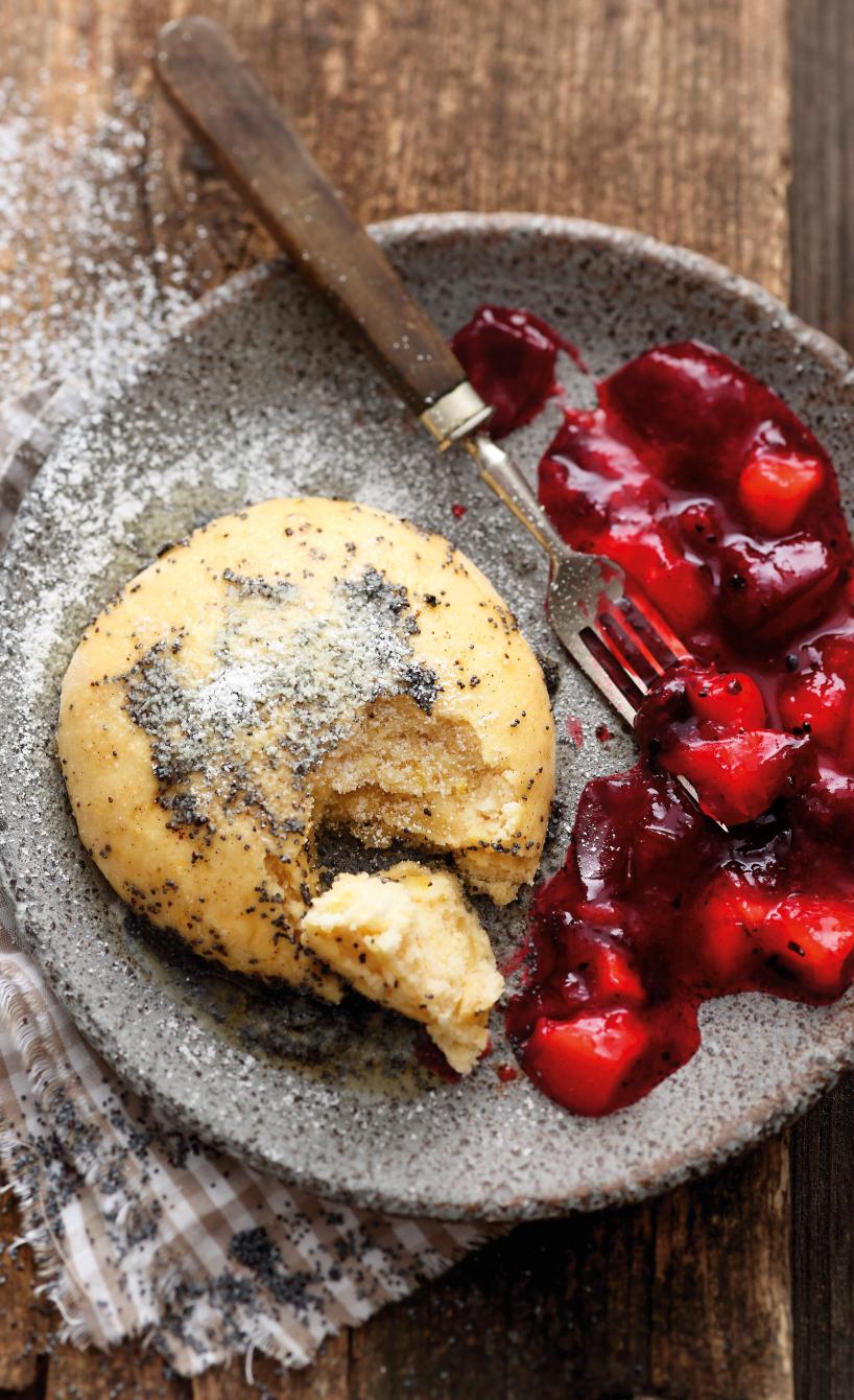 Germknödel mit Pflaumenkompott
