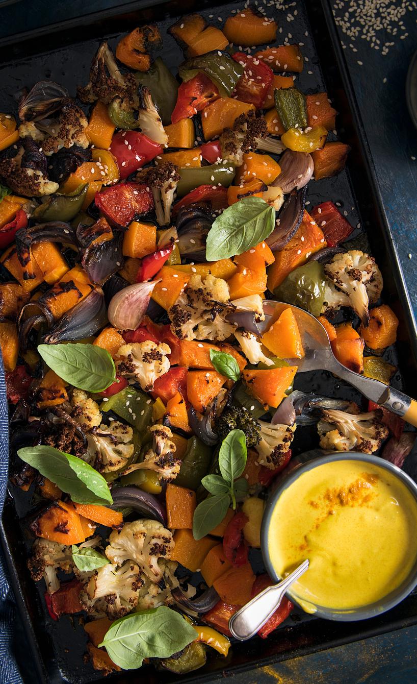 Geröstetes Gemüse mit Kurkuma-Tahindip