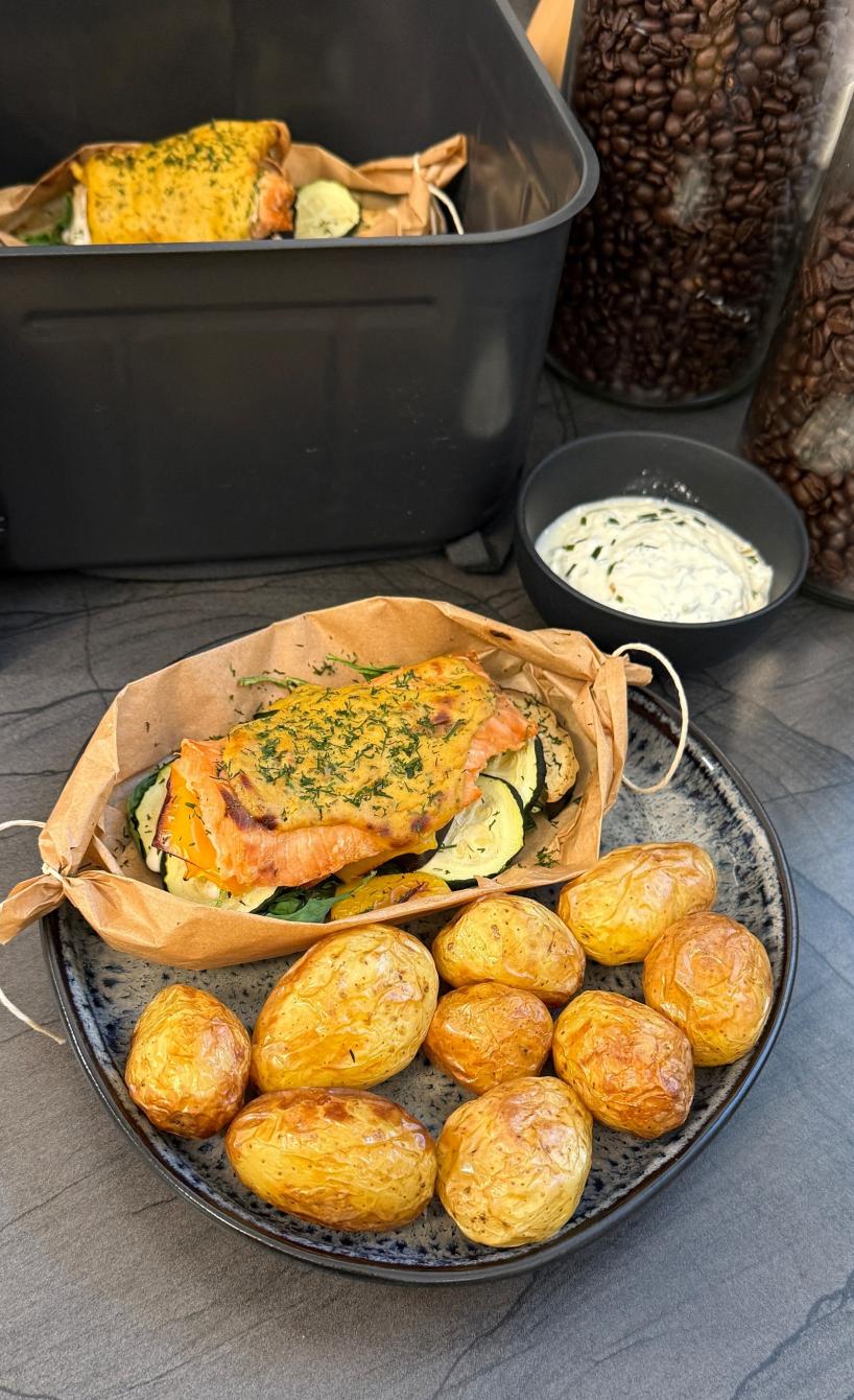 Lachsschiffchen mit Ofenkartoffeln