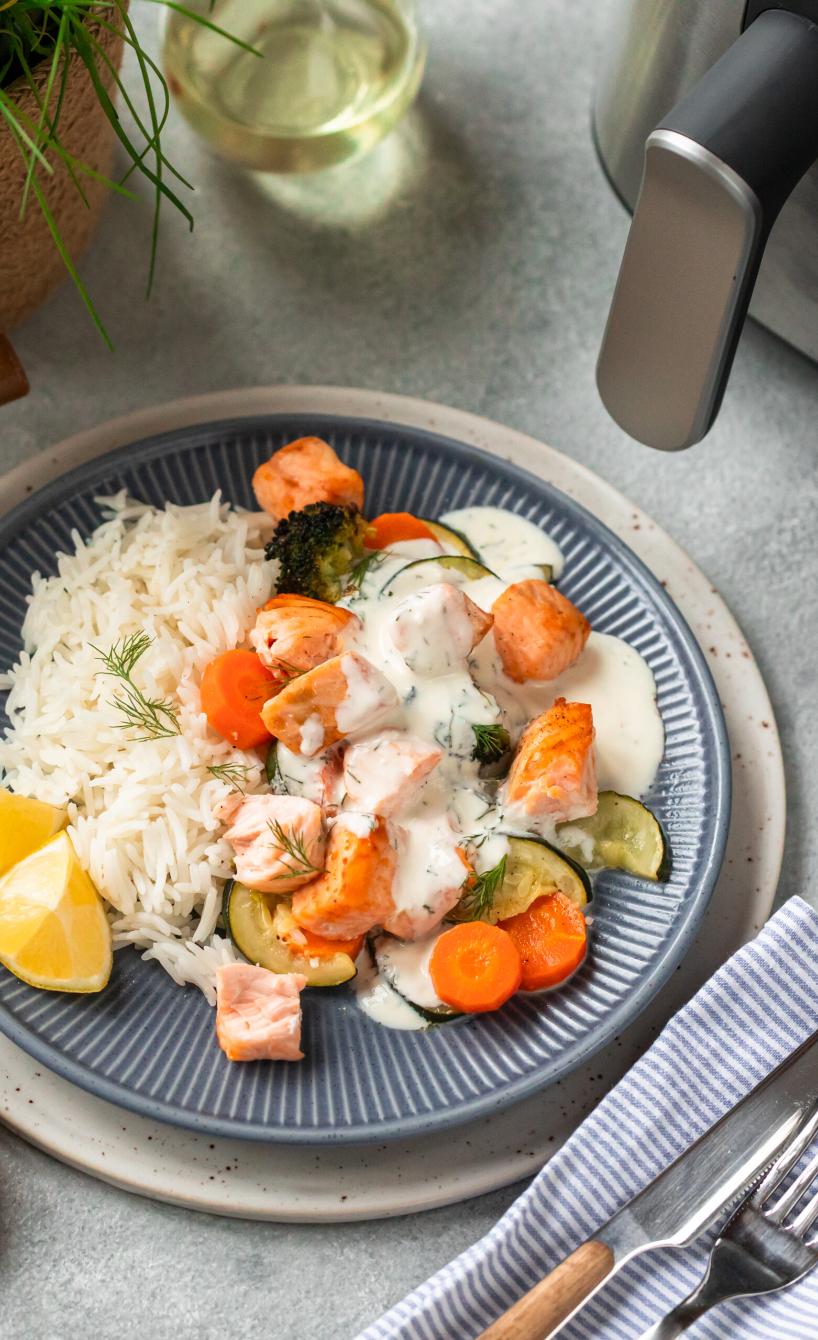 Saftige Lachswürfel mit Gemüse