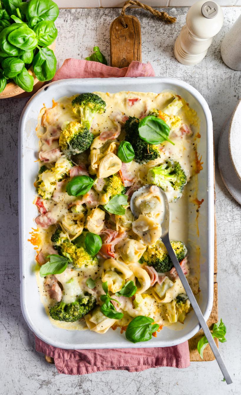 Feierabendblech-Tortellini mit Schinken-Sahne-Soße