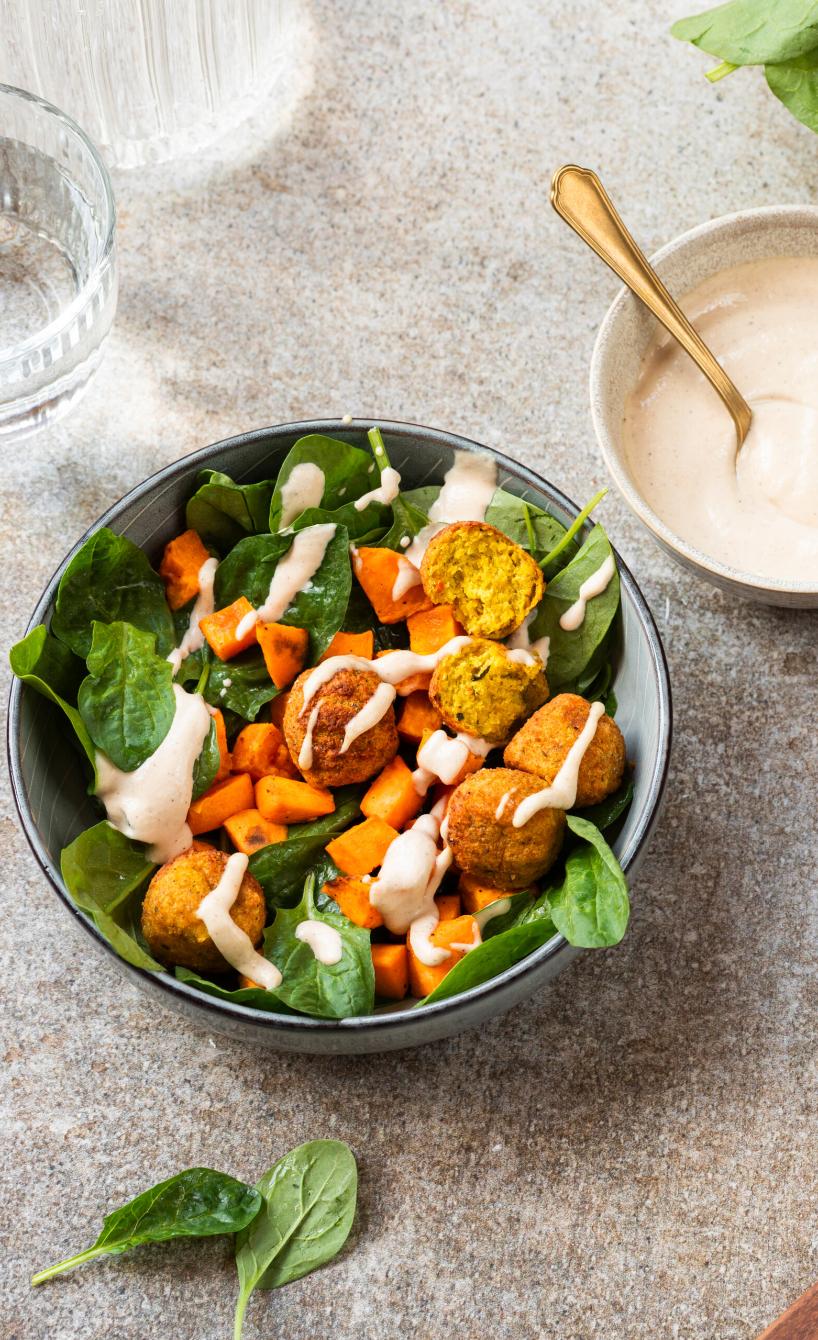 Falafel-Süßkartoffel Bowl