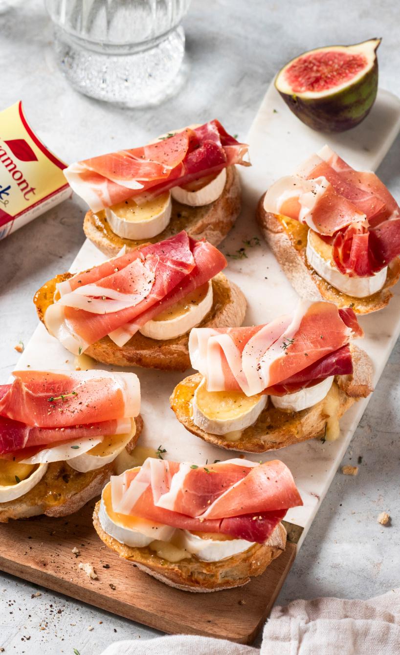Crostini mit Géramont und Schinken