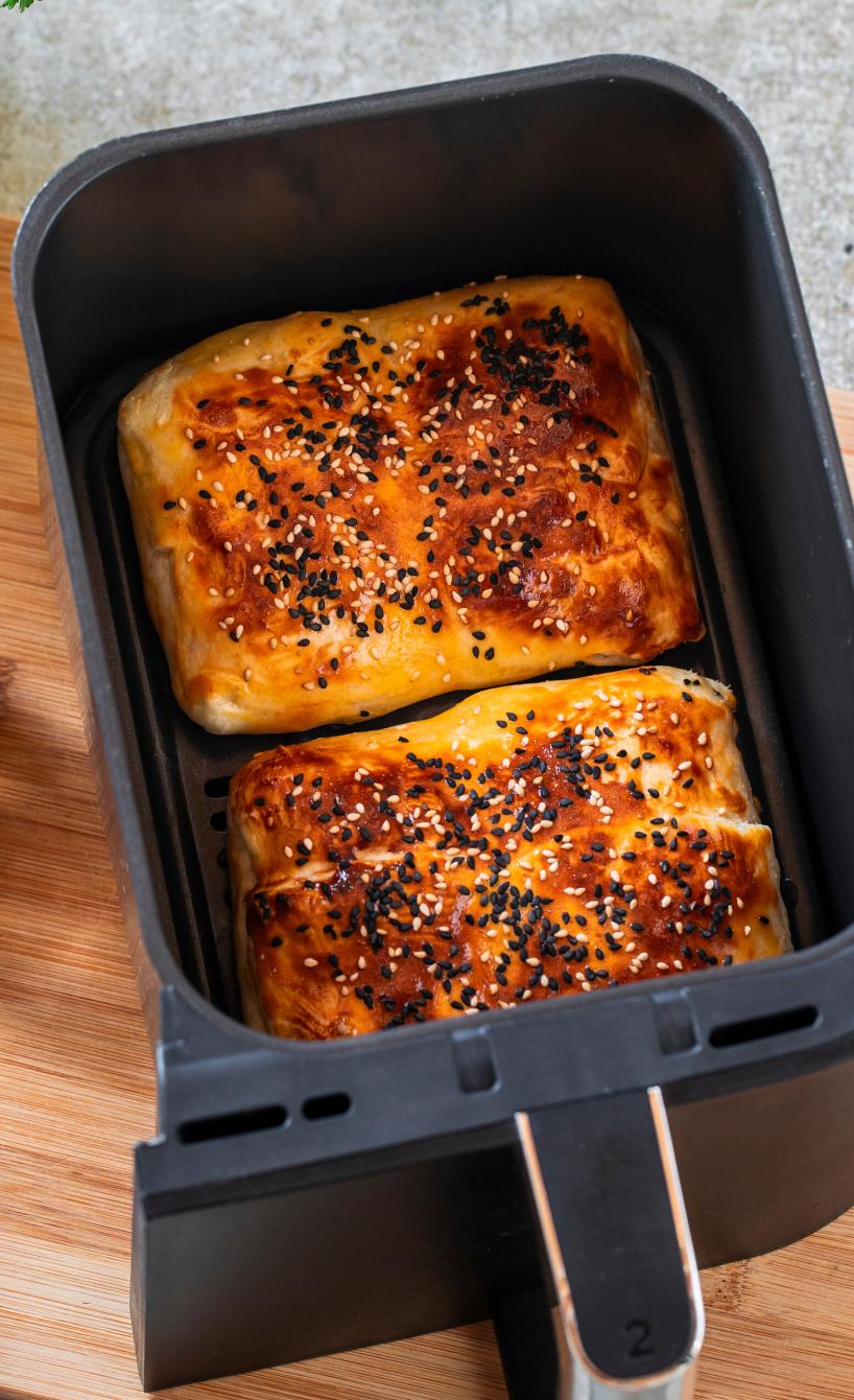 Gebackener Feta mit Honig in Blätterteig